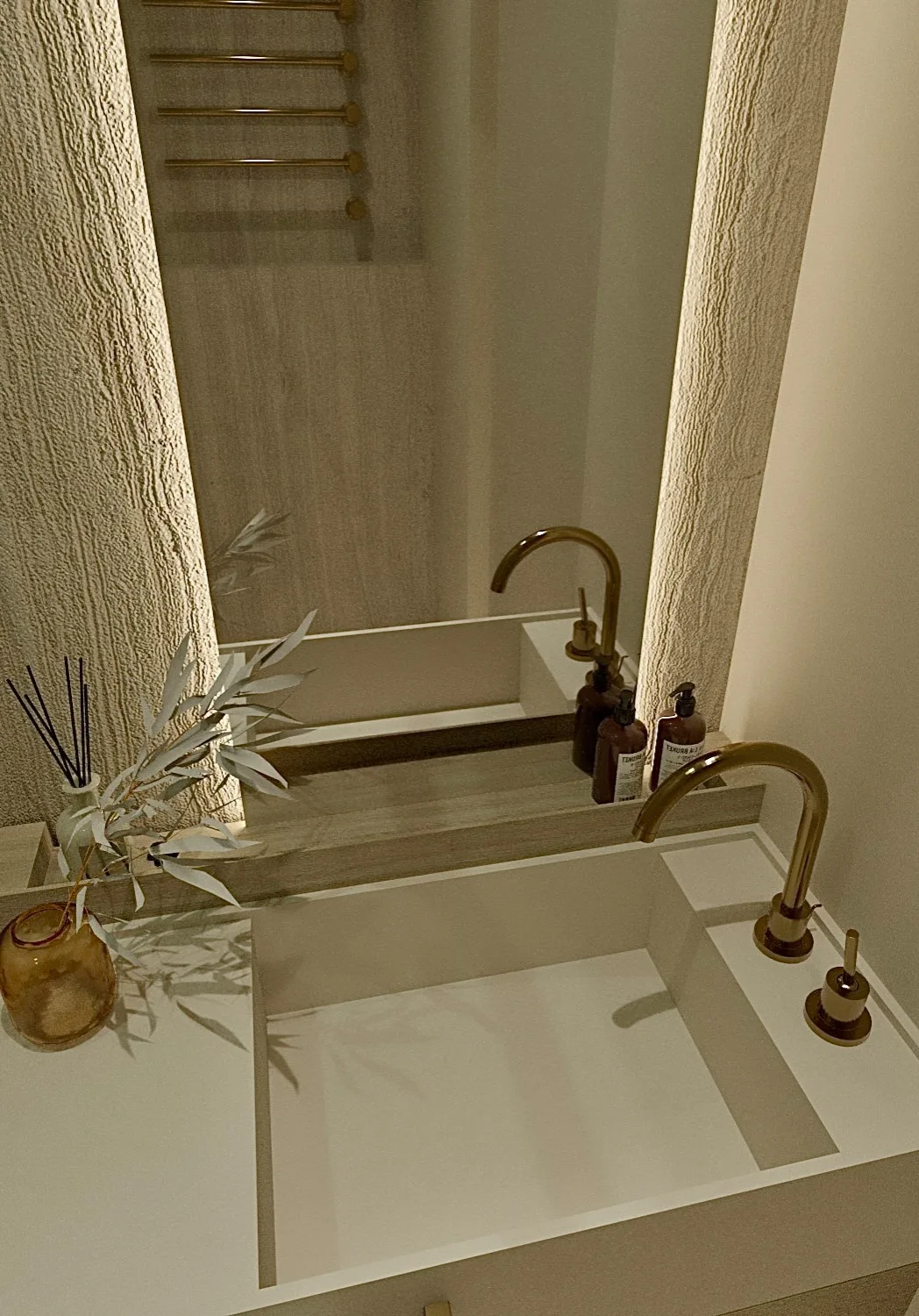 Air. Shower Room