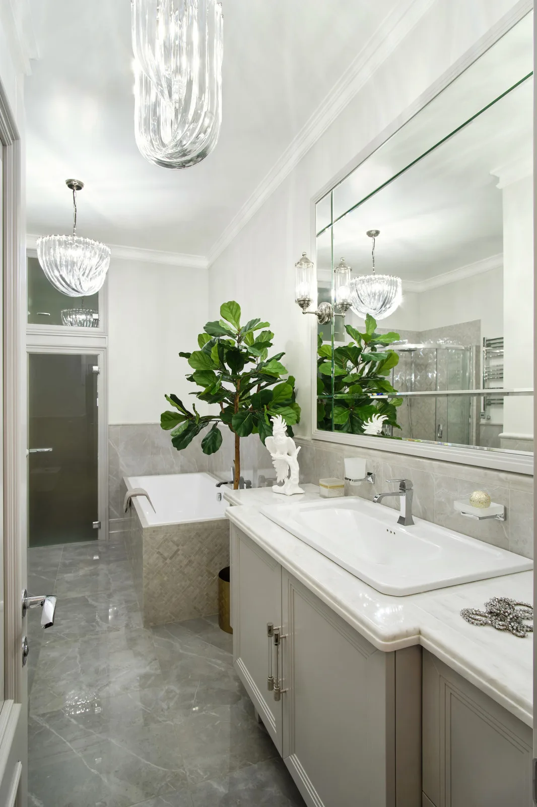 Novaya Istoriya Master Bathroom
